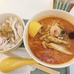 シンガポール ホリック ラクサ - チキンライスとのセットに+100円でドリンクがつきます