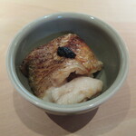 菊鮨 - 長崎対馬の喉黒、焼物の下に出来たての酢飯