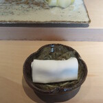 菊鮨 - 鮨へ ガリと指拭き