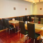 三栗 - テーブル席のコロナ対策はバッチリだ