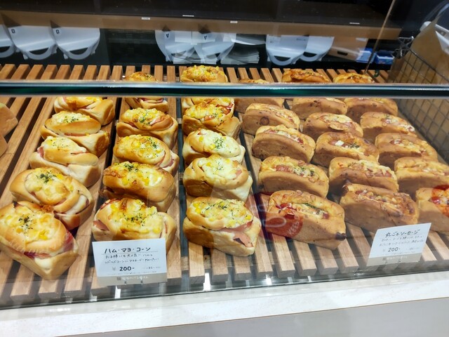 学生のパン屋さん イオンモール白山店 野々市 ｊｒ パン 食べログ