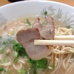 周峰 - チャーシューは小さいのが二枚