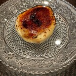 やまぐち - 無花果をくり抜き～無花果の果肉と白味噌、フォアグラのクリームを詰め表面をブリュレ状に焦がしたひと品