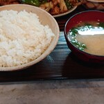 Tonkatsu Yoshie - ご飯とお味噌汁