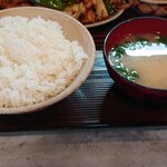 とんかつよしえ - ご飯とお味噌汁