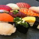 Sushi domuburi nomise kuukai - 特選握り（十巻）　¥1,100-