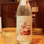 Komagen - いづみ橋愛山 桜うすにごり 550円
                      キュンと来なかった...
                      開封経過かな？スッキリ辛め。
