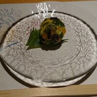 双葉寿司 - ガラスのお皿が涼しげ～、揚げ浸し？下味が付いた茄子とピーマンが枝豆の潰したモノ（ずんだ）で和えて茶巾に絞ったのかな？
                素材味なのに、味が膨らんで感じられます( ´Д｀)=3