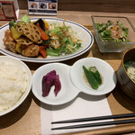 kawara CAFE&DINING - 鳥取県産大山鶏と彩り野菜の黒酢和え定食