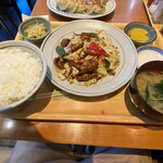 万福食堂 - 肉キャベツ味噌炒め定食(950円)と餃子(500円)