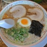 久留米とんこつラーメン 松山分校 - 分校ラーメン（こってり）680円