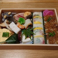 韻松亭 - 2000円の弁当