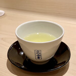 新ばし 星野 - 緑茶
      お茶がとても美味しいです。
      香りも味も申し分ないです。