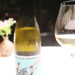 レフェルヴェソンス - ブリーデラー ヘルツヒュン リースリング イミッヒバッテリーベルグ 料理の邪魔をしない辛口リースリングでした。モーゼルのリースリングでしたが、アルザスを使わないのは、何か意図があるのかも。