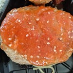 キッチン DIVE - ピリ辛ソースを纏ったふっくらハンバーグ