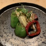 TOKYO CHINOIS 神子 - 北海道和牛イチボ　黄韮、万願寺唐辛子