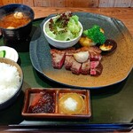 鉄板創作料理 木木の釜座 - 飛騨牛ランプステーキと焼き野菜、サラダ、大蒜のコンフィ、ご飯、赤出汁、香の物