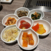 焼肉&手打ち冷麺 二郎 KANAYAMA - ナムル盛り合わせ