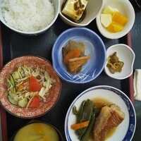 おさしみ定食 このボリュームで 7 税込 数年前まで 500 だったそうだ 市場に隣接する場内食堂 味処 四季菜 By グフゲルググ 味処 四季菜 鍋島 定食 食堂 食べログ