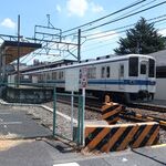 肉の平金 - 大宮公園駅（東武野田線大宮行き，東武８０００系電車）