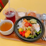 Awajishima Terasu - ランチセット（パン、サラダ、スープ、ドリンク、デザート）