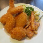 洋食 小春軒 - 特製盛合せ～種類豊富♪どれから箸をつけようか。