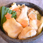 暖龍 - ヒアルロン酸入り水炊き鍋　　980円税込　美容と健康に良いヒアルロン酸入りで、あっさりとした塩ベースのスープ。