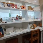 川のほとりの美術館 - 