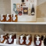 川のほとりの美術館 - 