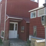 川のほとりの美術館 - 