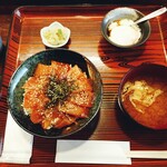 割烹霜田 - 東丼定食 (880円・税込)