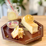 カフェ ド ガモヨン - レモンのチーズケーキ セミドライレモン添え♡