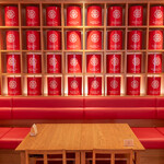 MLESNA TEA - ムレスナティーの赤缶の前はフォトスポットにおすすめです！