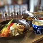 博多のロジウラ洋食店 Libre - ◆メインのカレー3種と、副菜タップリのライス