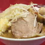 ラーメン二郎 - ラーメン少なめ＋ニンニク多め＋ショウガ半分