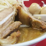 ラーメン二郎 - 豚の厚み