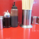 ラーメン二郎 - 卓上調味料