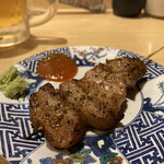 まるちゃん 本店 - 焼きとん／とろかしら（税込143円）