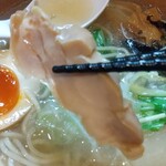 麺処 びぎ屋 - 鶏モモチャーシューリフト