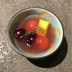 焼肉 思食 - フルーツとトマトの水キムチ