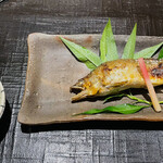 新ばし 星野 - ご主人からご伝授いただいた骨抜き技法に寄って　幼い頃母がそうして食していたことを
      思い出しました。その頃の私は　ワタが食べられないので　グチャグチャにして食べていましたが・・・。