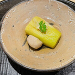 新ばし 星野 - 京都茄子と小芋: 出汁を思う存分吸う立派な
      茄子でした。