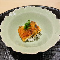 新ばし 星野 - 関東風蒲焼に負けない美味しさの関西風鰻。
                    ご主人のコース全体のバランスを考えての
                    敢えて極辛のタレではと　勝手に想像して
                    います。
