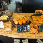 Toufu Koubou Mikawaya - 豆腐コロッケ(60円）など、惣菜類も美味しいです。