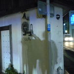 国道の反対側にドアがあります。開けるのにチョット勇気がいります（笑）