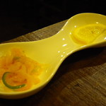 うるしカレー - ナスのグリーンカレーには、レモンが付きます。