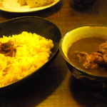 うるしカレー - チキンカシミールカレーと、サフランライス。