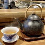 月居 - 女児茶（ニョジチャ）880円
帰宅後調べましたら高級なプーアル茶だと知りました。
中華料理をいただきながら飲むお茶として、とてもすっきりとして美味しかったです♪