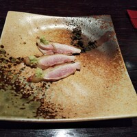 YAKITORI 燃 es - モモ肉タタキ。これメチャ旨！皮部分の焼きが良いですね。