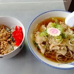 そば処 太陽 - そぼろ丼と肉そば